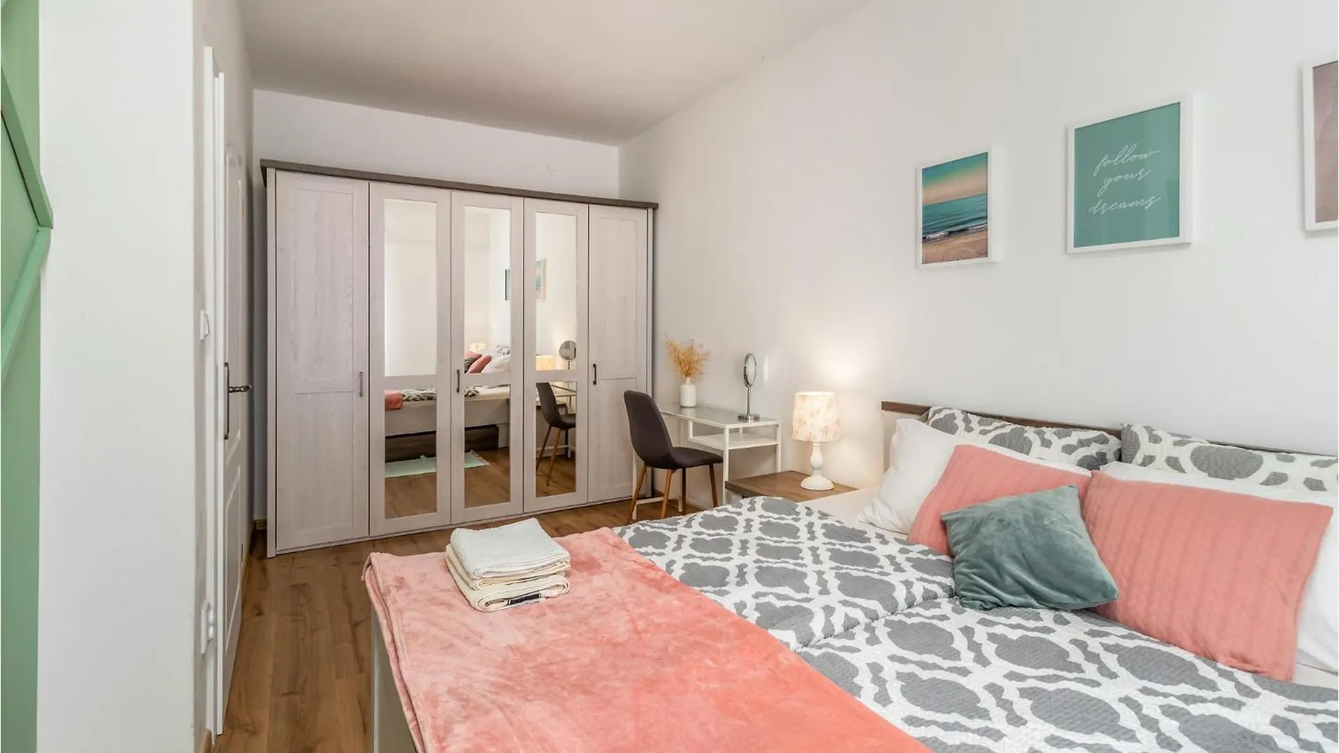 Cozy Apartment In Dramalj With House Sea View