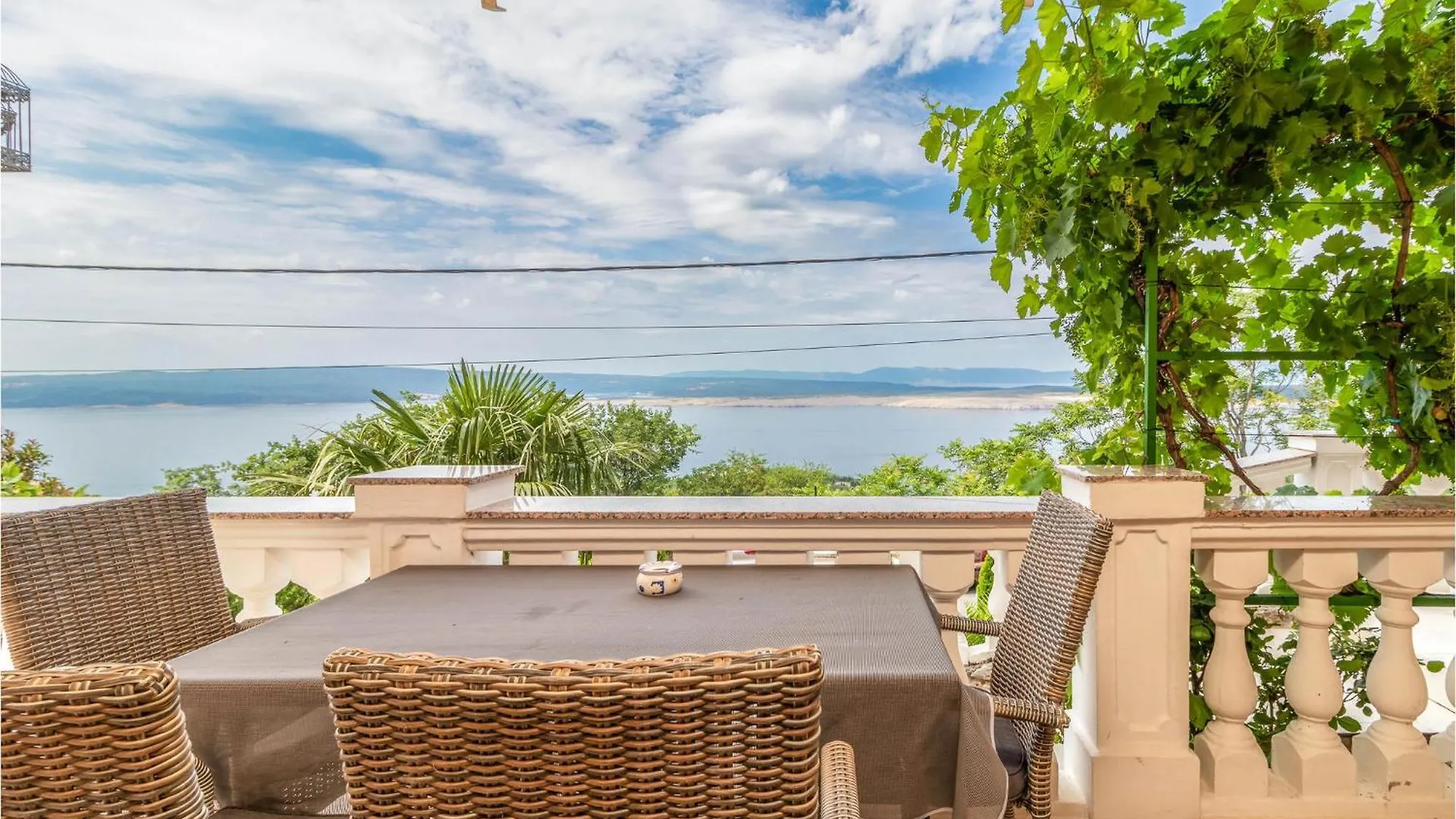 Cozy Apartment In Dramalj With House Sea View