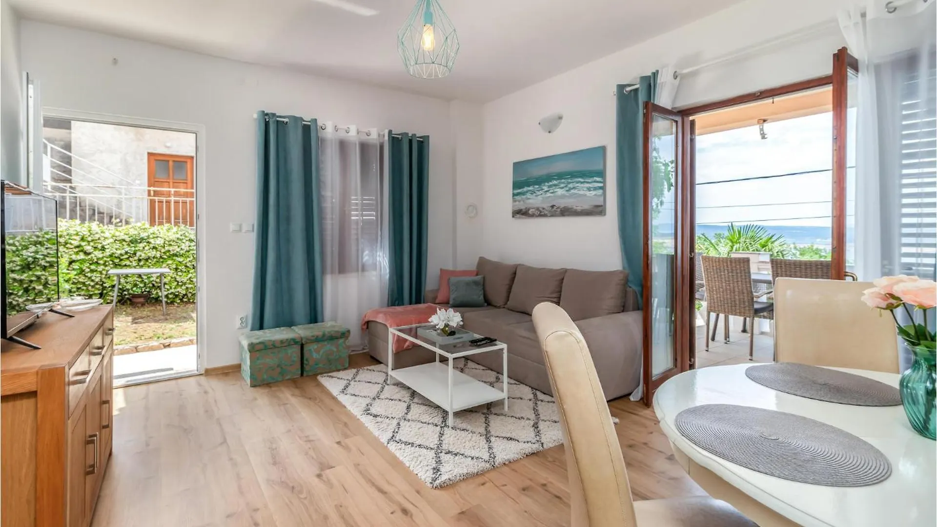 Cozy Apartment In Dramalj With House Sea View