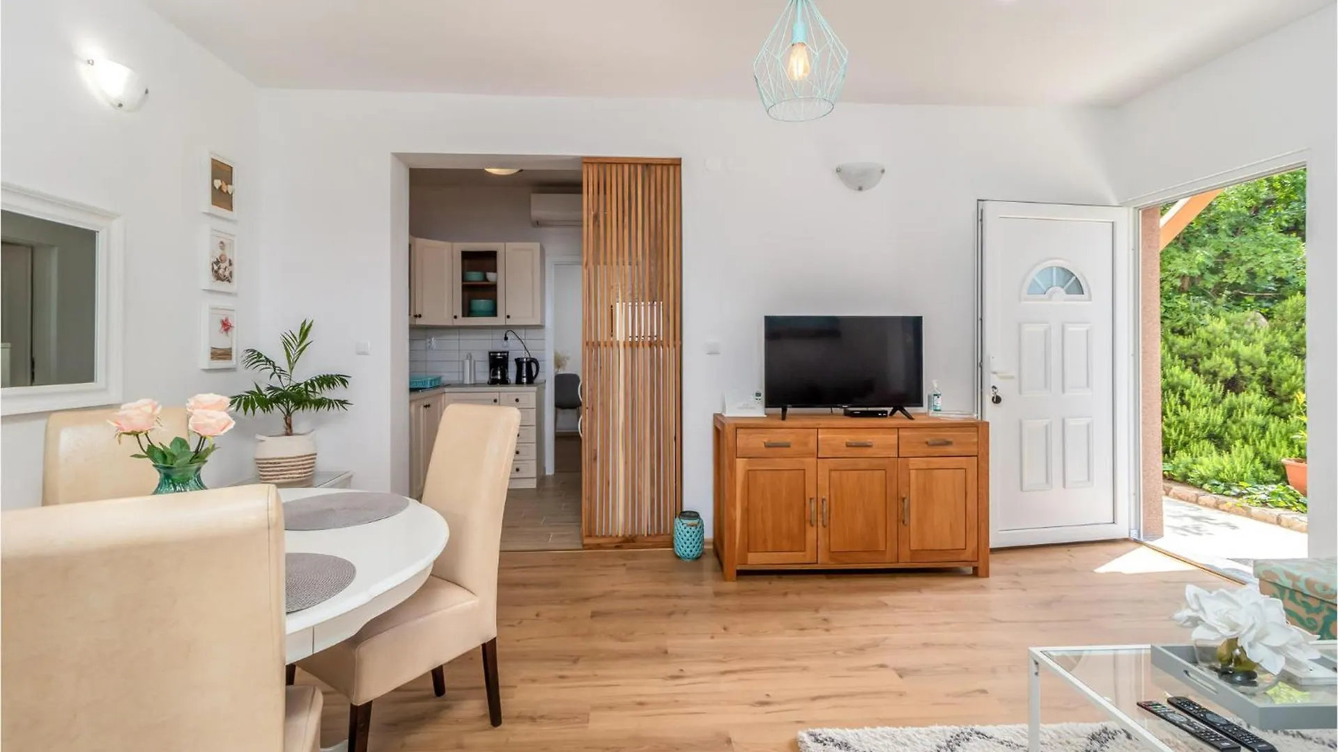 Cozy Apartment In Dramalj With House Sea View