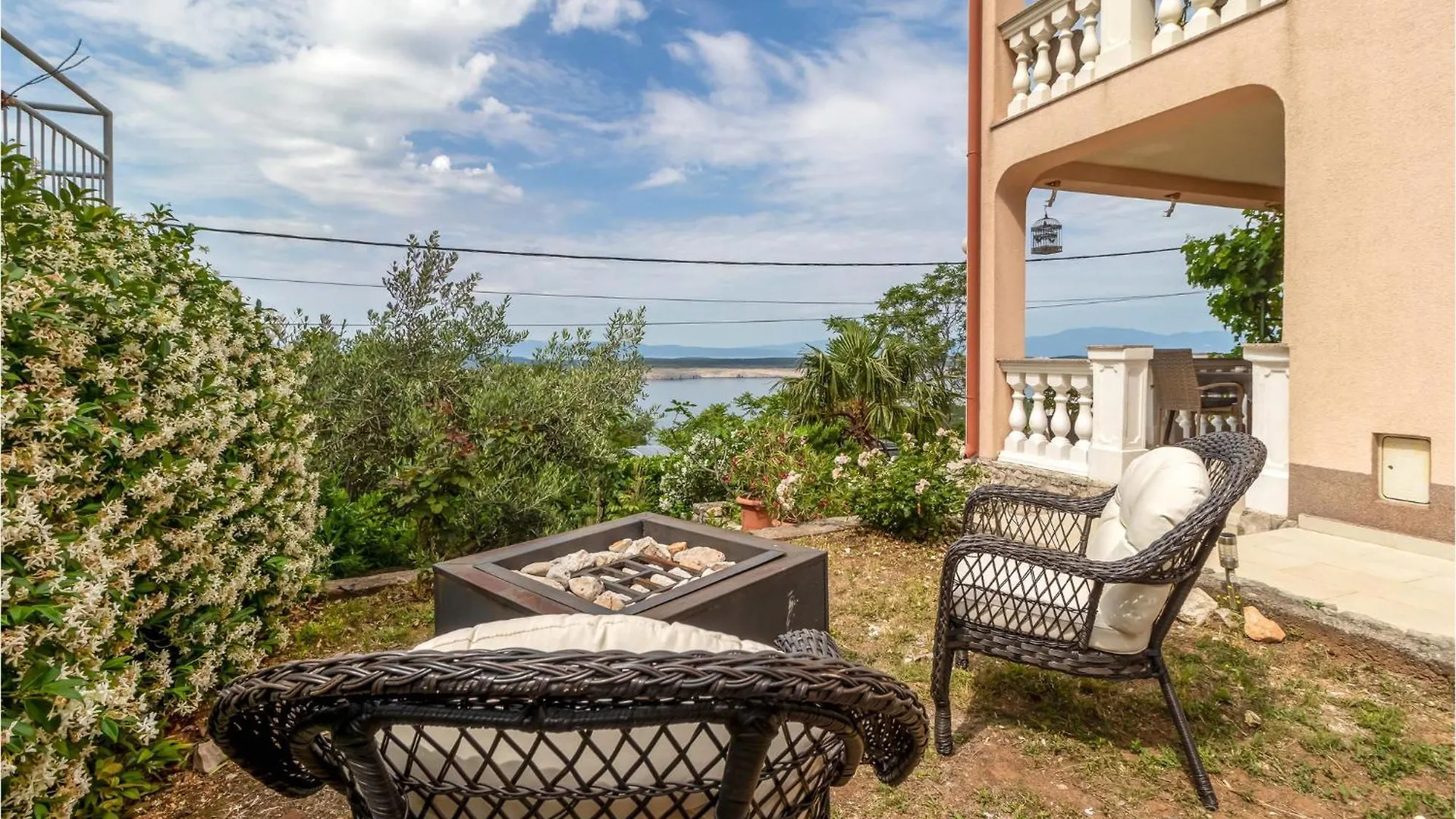 Cozy Apartment In Dramalj With House Sea View